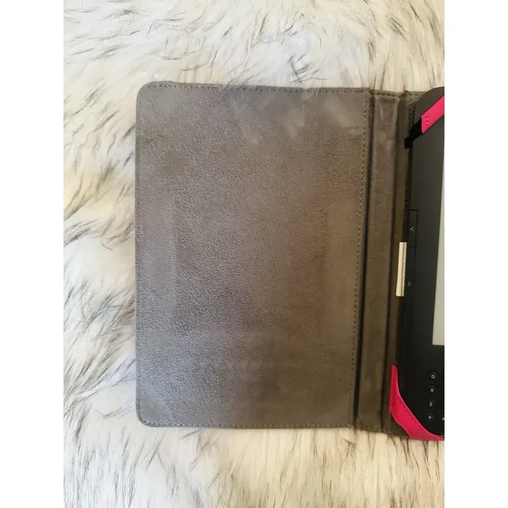 Amazon Kindle With Keyboard 3rd Generation Book Reader, no charging wire.